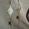 Long thin pearlescent earrings E 207