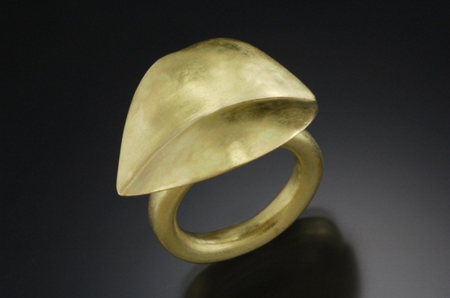 Adoration ring