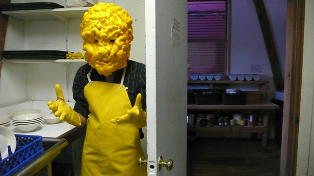Yellow Mask: Free Service
Washing dishes



