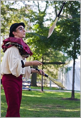 Juggling Knives
