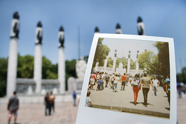 Polaroid Monumento a los Ni�os H�roes Mexico Angela Castro