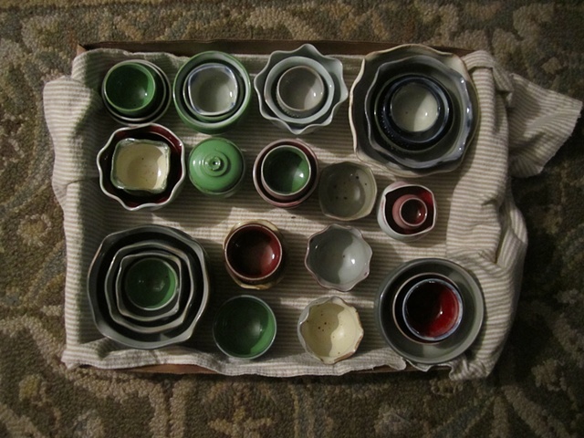 Ceramic work all cozy and ready to travel.
Products of summer 2011.