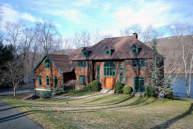 Candlewood Lake home, CT