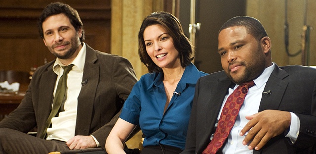 Jeremy Sisto, Alana de la Garza & Anthony Anderson on the set of 'Law & Order'
