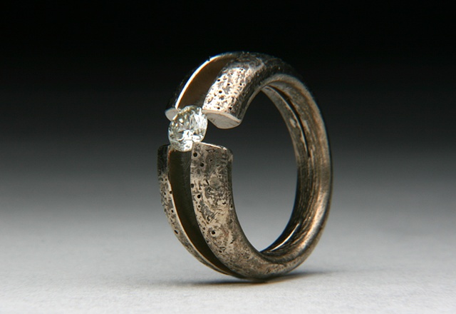 18kt White Palladium gold and 18kt Pink Gold blend tension with Diamond