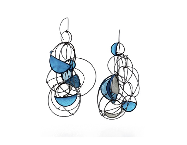 Sway Series 
Earrings