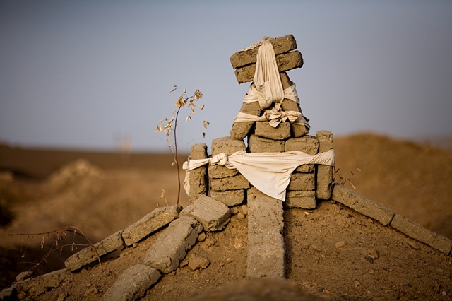 CLICK ON IMAGE TO ENLARGE 

Unrevealed, Site 12 (bricks with muslin)