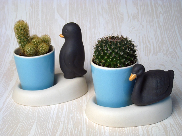 PENGIN AND SWAN PLANTERS