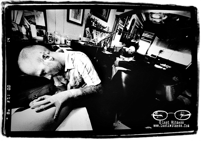 Tommy Helm tattooing my thigh