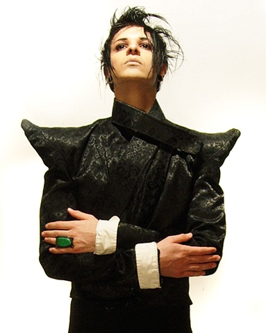 Pointed shoulder coat