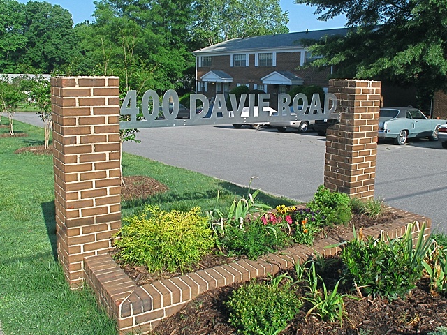 400 Davie Rd