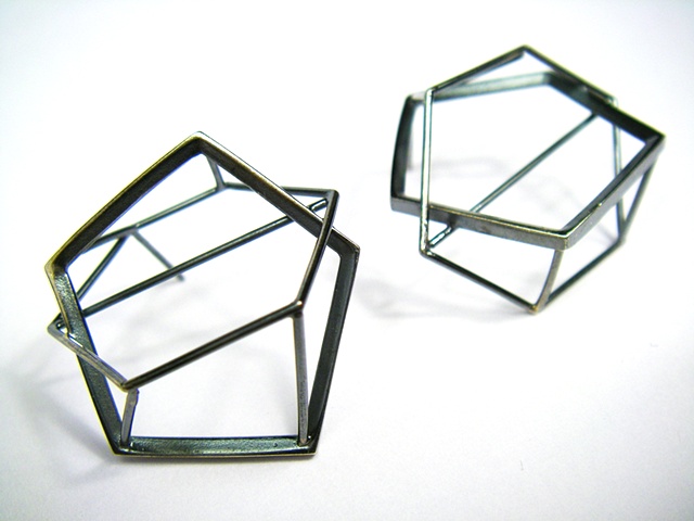 structure post earring with polygon