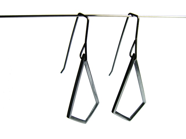single kite wire earrings 