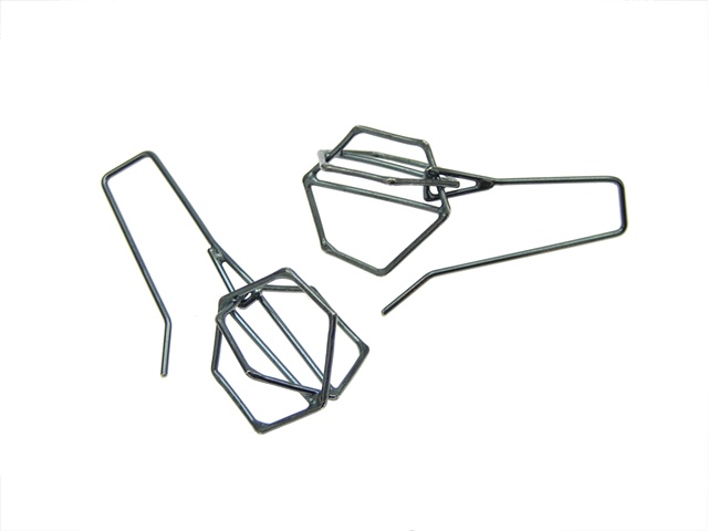 small structure earring