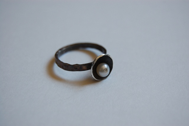 In this version, the ring is entirely oxidized.