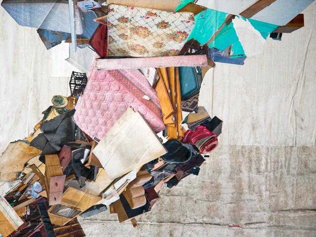 leaning (detail)