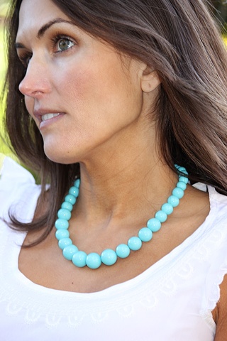Graduated round turquoise shell pearl beaded necklace