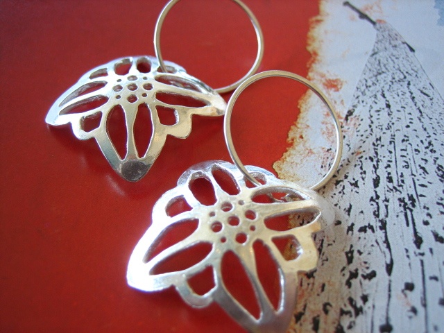 blossoms,jewelry, earring, metal, jewel, chain, metalwork, modern, wire, flower, edelweiss, austria,  sterling silver, pierced