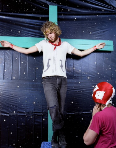 Jesus dies on the cross