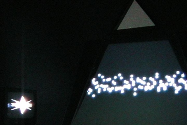 Devils Triangles (Reprise), Installation shot