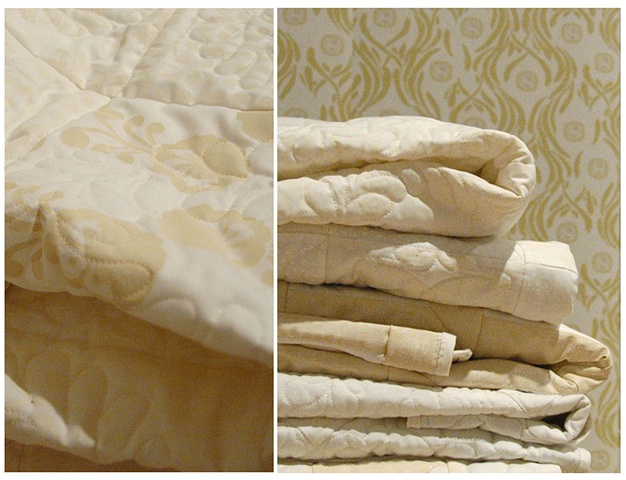 20 folded Blankets