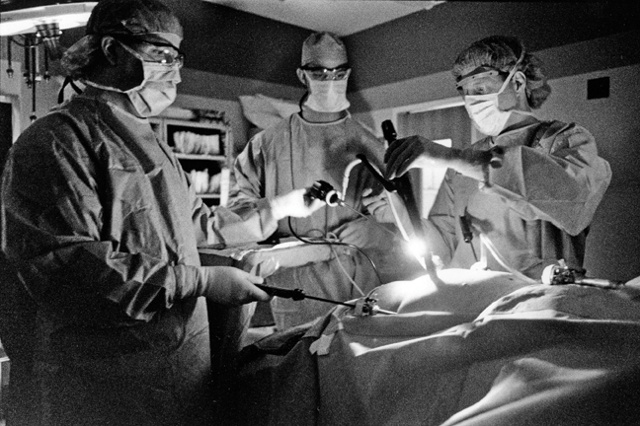 Doctor Roy Cobean performs gastric bypass on Maggie Neilson.