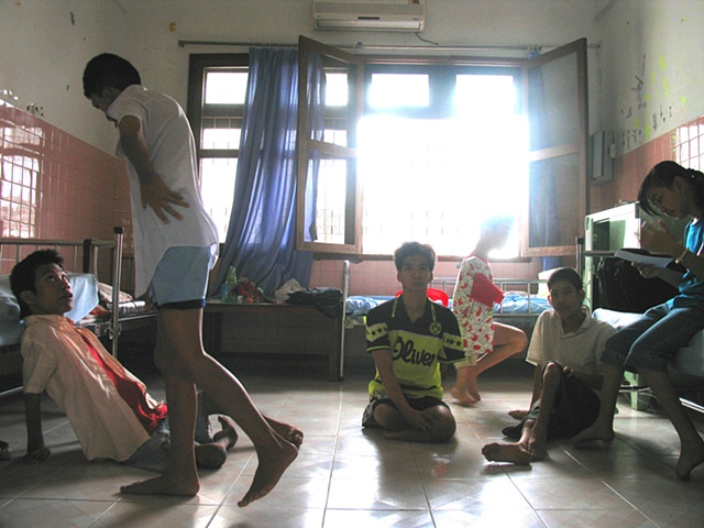 Teenagers hang out during rest area at Tu' Du' hospital.