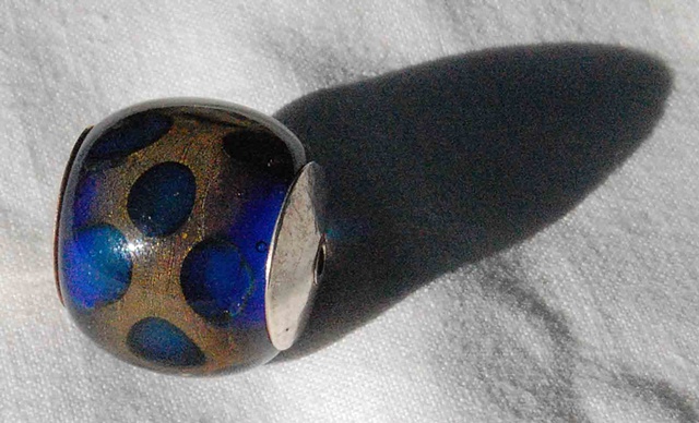 Capped blue and copper flush dot bead