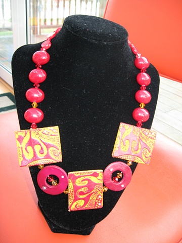 Red leather and beads necklace