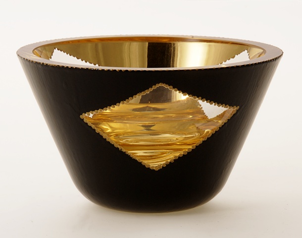 Reverse gilding and painting on glass, blown glass bowl, water gilding with gold leaf , verre �glomis�, hand painting on glass