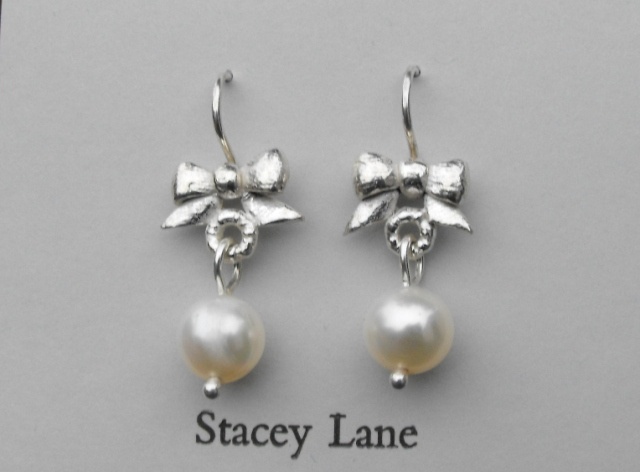 Victorian Bow with White Pearl Dangles