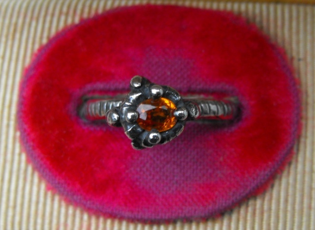 Talon Ring with Orange Sapphire - Detail