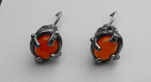 Carnelion Cage Earrings Detail