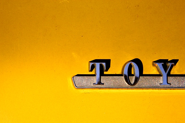 yellow toy(ota)