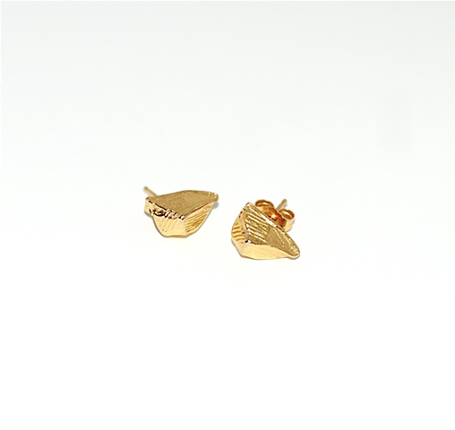 gold stud earrings