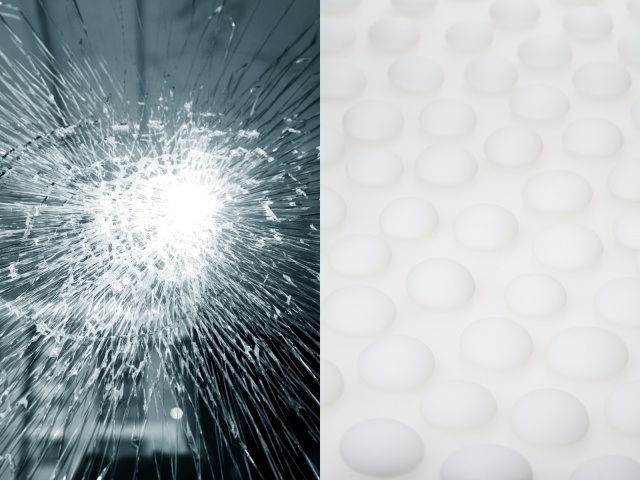 Shattered glass / White stones