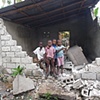 Children by demolished home
L&eacute;og&acirc;ne