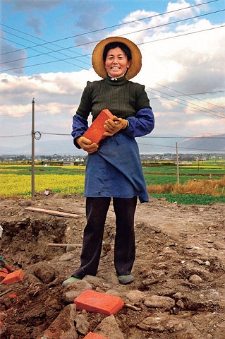 Han Bing, "Brick Hauler Before a Field of Flowers: New Culture Movement"