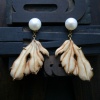 Sweet Horse Chestnut Pearl Earrings.