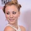 kaley cuoco celebrating the 100th episode of big bang