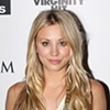 kaley cuoco at comicon