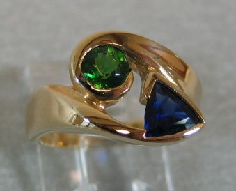 14K RING W/ SAPPHIRE & CHROME TOURMALINE