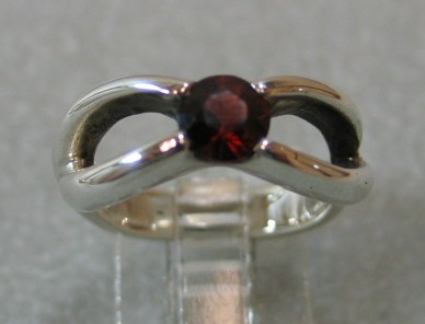 STERLING RING WITH GARNET