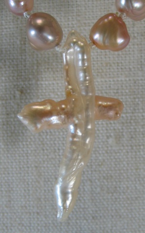 CLOSE UP OF CROSS ON 19" FRESHWATER PEARL STRAND