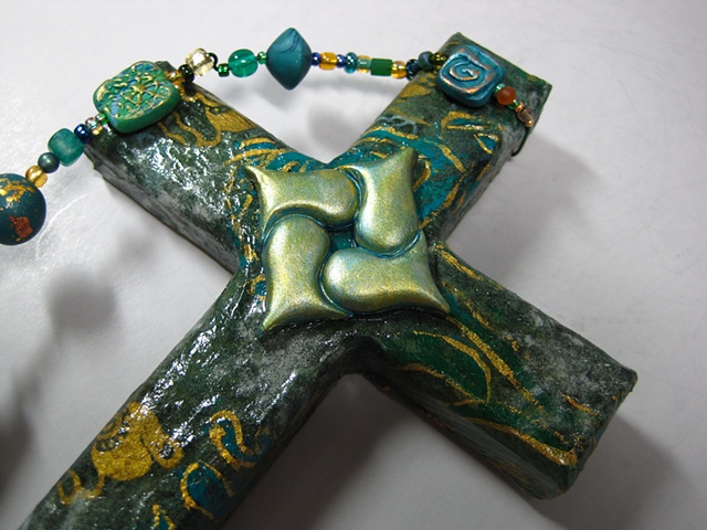 HEARTS ENTWINED IN CHRIST
GREEN COLLAGE CROSS
CLOSE UP