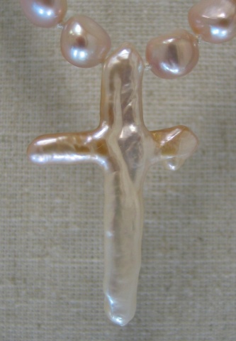CLOSE UP FRESHWATER PEARL CROSS ON PEARL STRAND