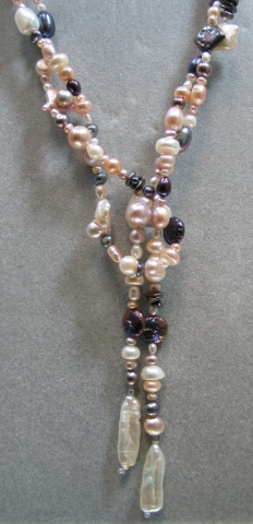 PEARL LARIAT CLOSE UP