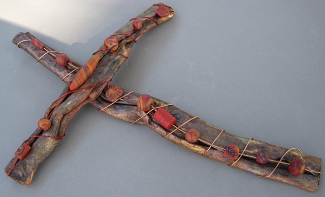 COPPER WALL CROSS WITH POLYMER BEADS