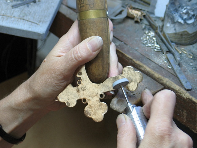 GRINDING OFF LAST SPRUE REMAINS