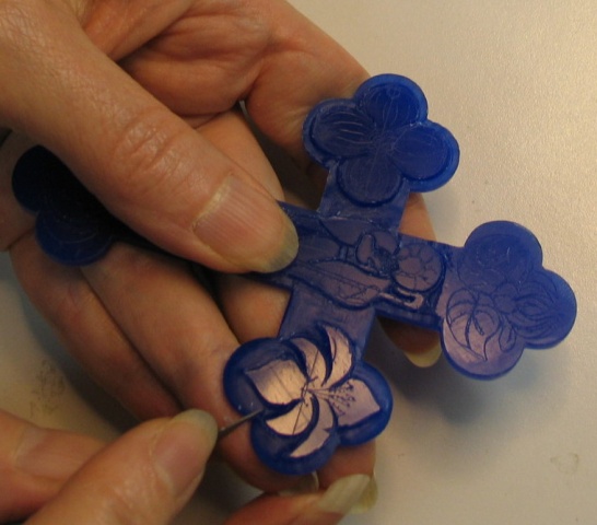 SCRAPING TREFOIL BASE AROUND THE LILY